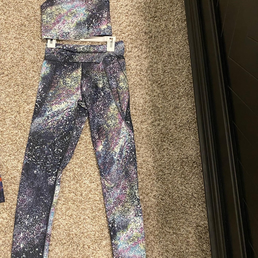 Old Navy Girls. Top is size 8 girls medium and leggings are large size 10-12.